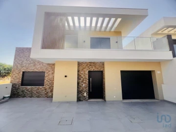 Moradia T4 para Venda em Quarteira