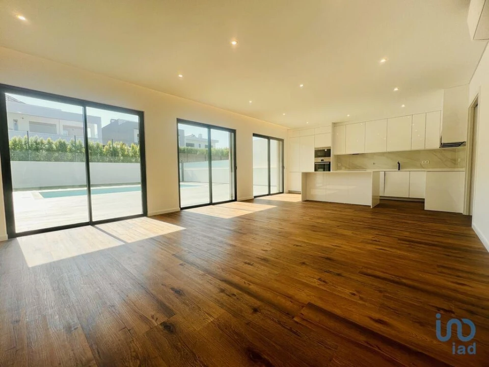 Moradia T4 para Venda em Quarteira Foto 4