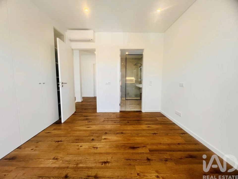 Moradia T4 para Venda em Quarteira Foto 16