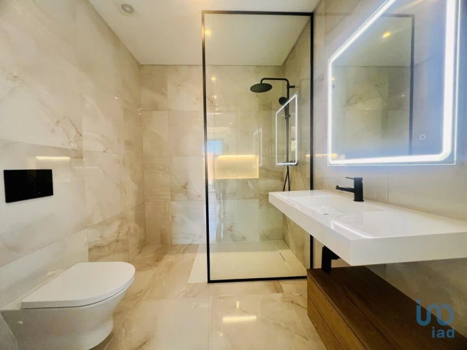 Moradia T4 para Venda em Quarteira Foto 10