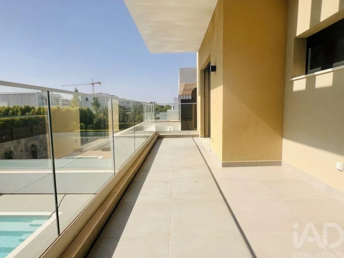 Moradia T4 para Venda em Quarteira Foto 17