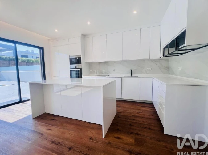 Moradia T4 para Venda em Quarteira Foto 22