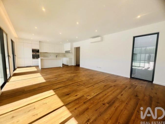 Moradia T4 para Venda em Quarteira Foto 23