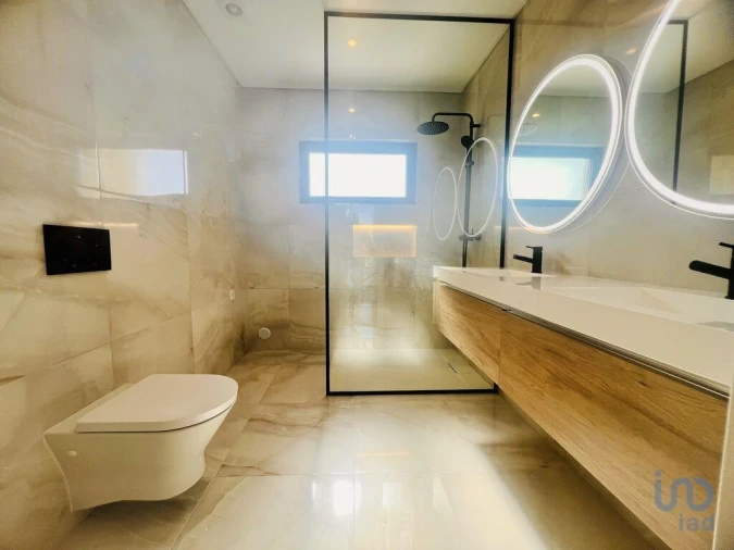 Moradia T4 para Venda em Quarteira Foto 9