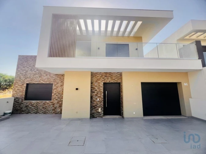 Moradia T4 para Venda em Quarteira Foto 2