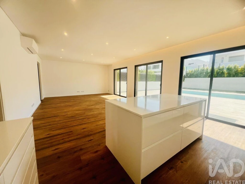 Moradia T4 para Venda em Quarteira Foto 24