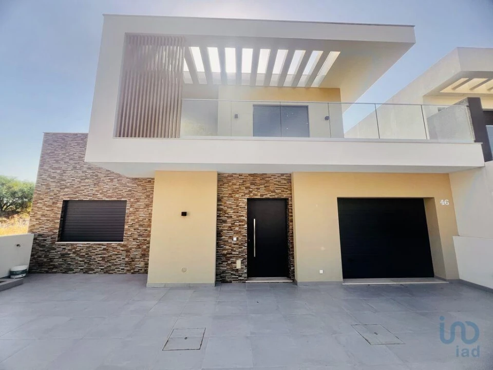 Moradia T4 para Venda em Quarteira Foto 2