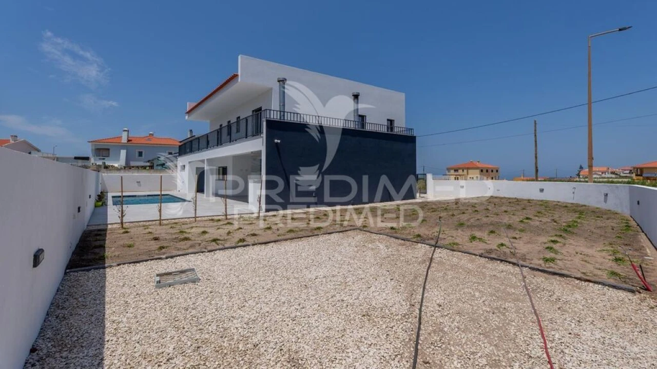 Moradia T4 para Venda em Silveira Foto 4