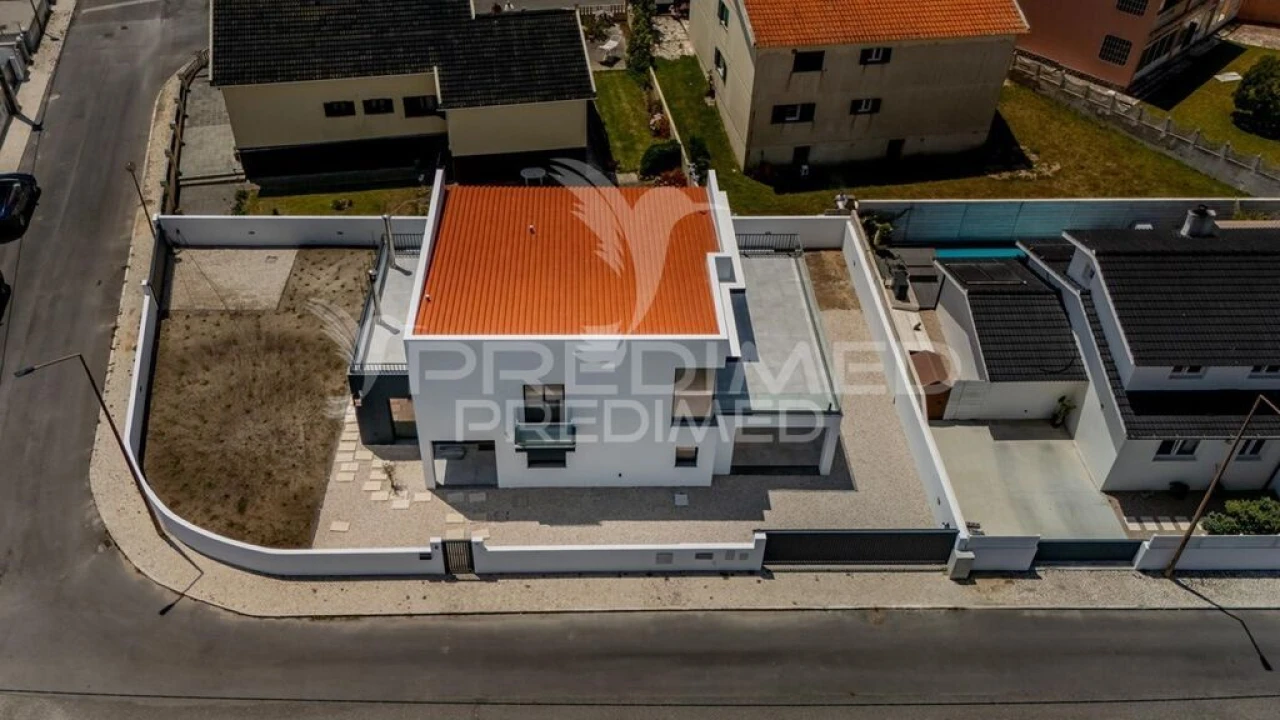 Moradia T4 para Venda em Silveira Foto 2