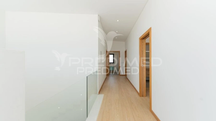 Moradia T4 para Venda em Silveira Foto 17