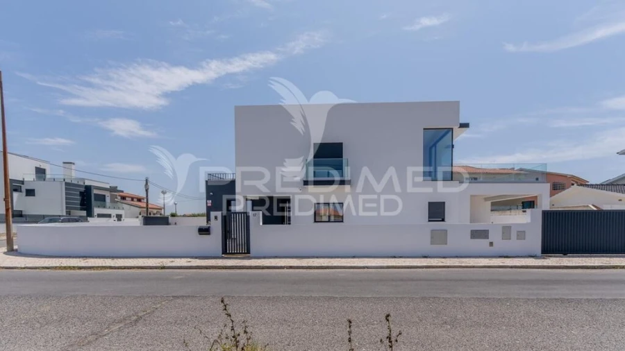 Moradia T4 para Venda em Silveira Foto 3