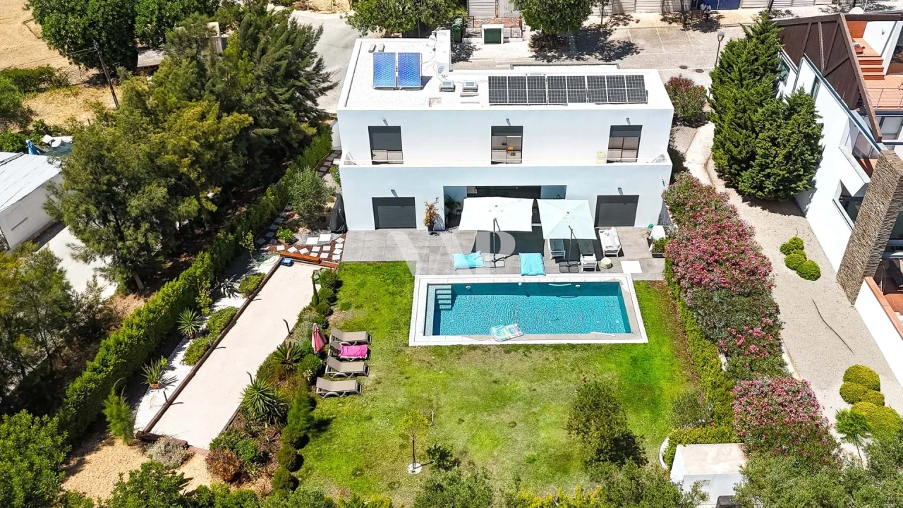 Moradia T4 para Venda em Almancil Foto 3