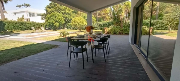 Moradia T4 para Venda em Charneca de Caparica e Sobreda