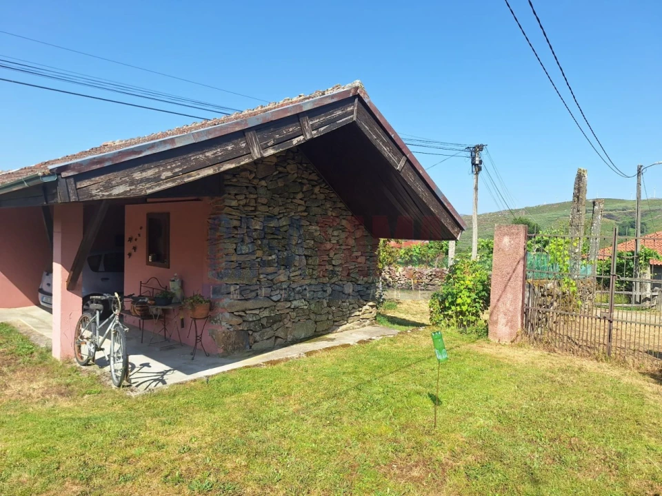 Moradia T4 para Venda em Vilar e Viveiro Foto 3