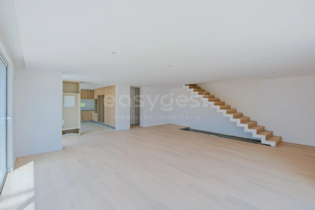 Moradia T4 para Venda em Santa Maria, São Pedro e Matacães Foto 3