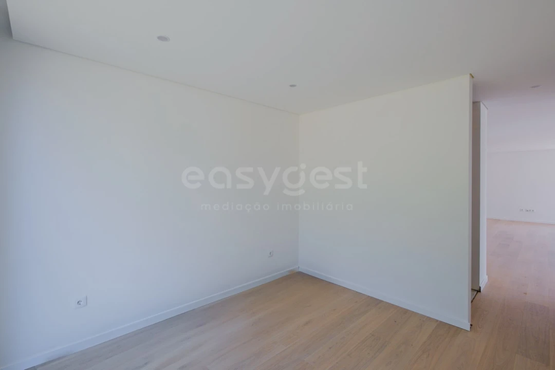 Moradia T4 para Venda em Santa Maria, São Pedro e Matacães Foto 9