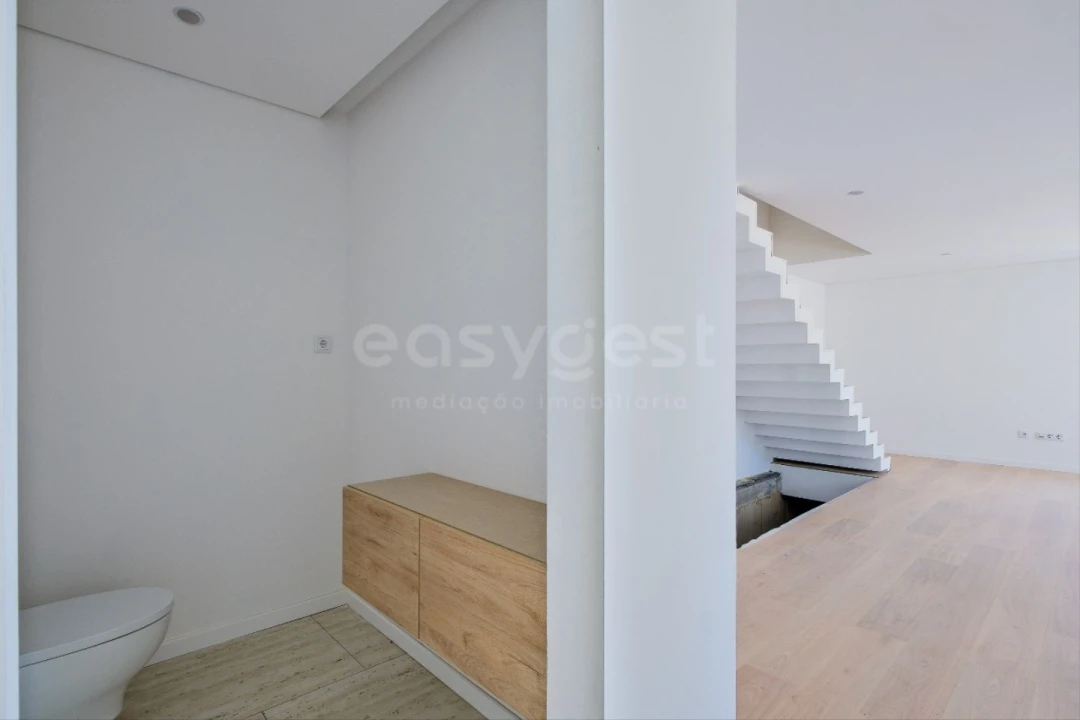 Moradia T4 para Venda em Santa Maria, São Pedro e Matacães Foto 10