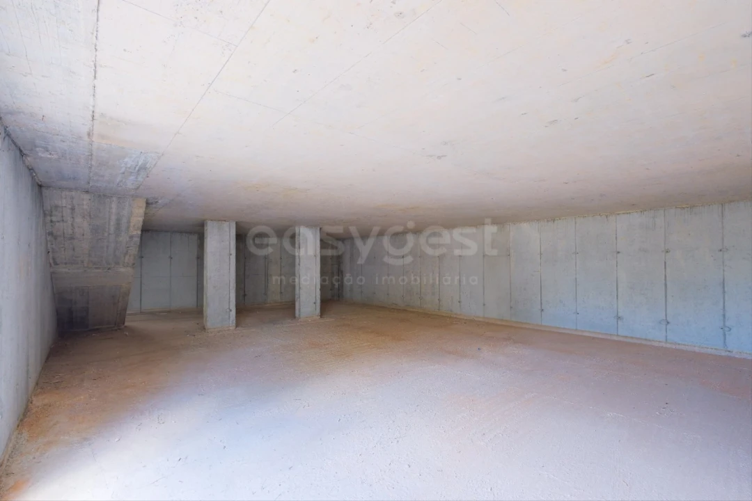 Moradia T4 para Venda em Santa Maria, São Pedro e Matacães Foto 31