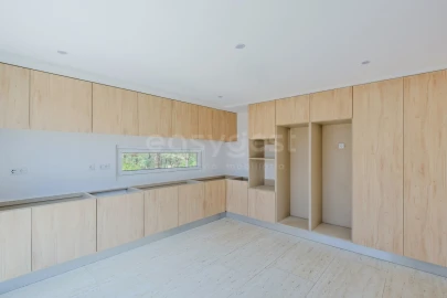 Moradia T4 para Venda em Santa Maria, São Pedro e Matacães