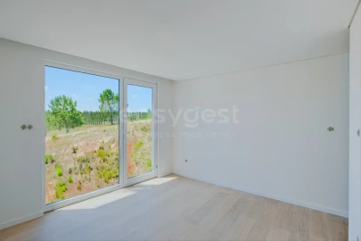 Moradia T4 para Venda em Santa Maria, São Pedro e Matacães