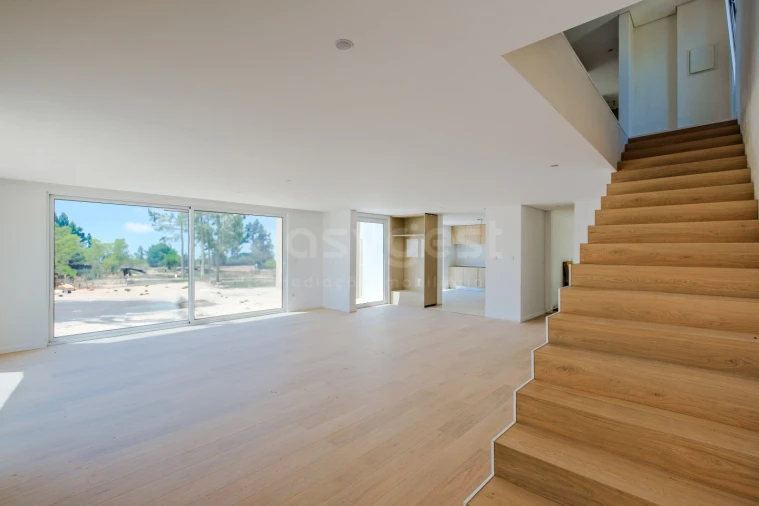 Moradia T4 para Venda em Santa Maria, São Pedro e Matacães