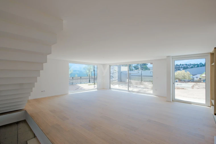 Moradia T4 para Venda em Santa Maria, São Pedro e Matacães Foto 2