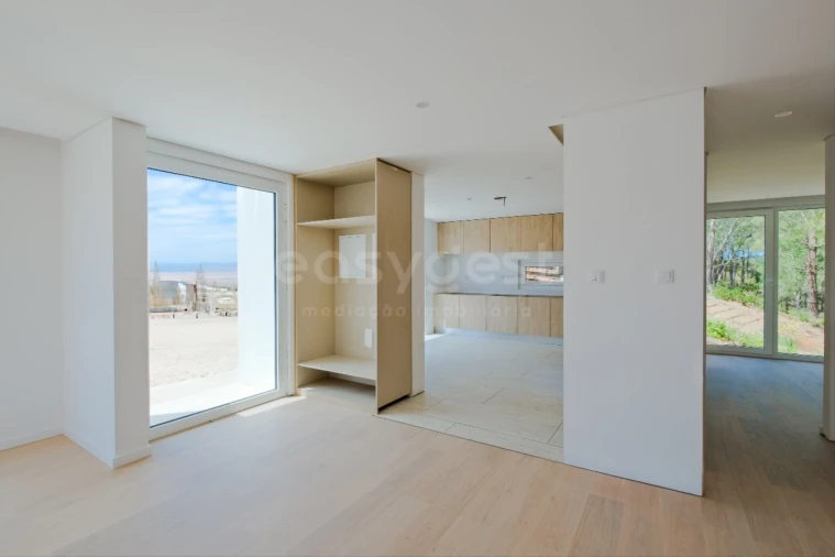 Moradia T4 para Venda em Santa Maria, São Pedro e Matacães Foto 4