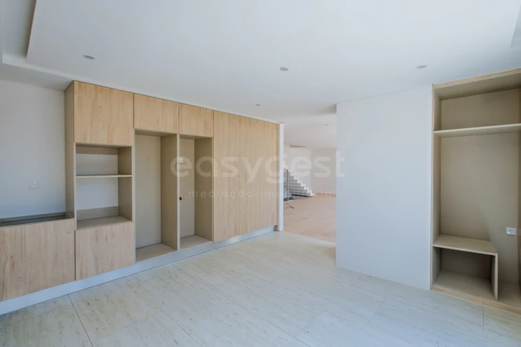 Moradia T4 para Venda em Santa Maria, São Pedro e Matacães Foto 5