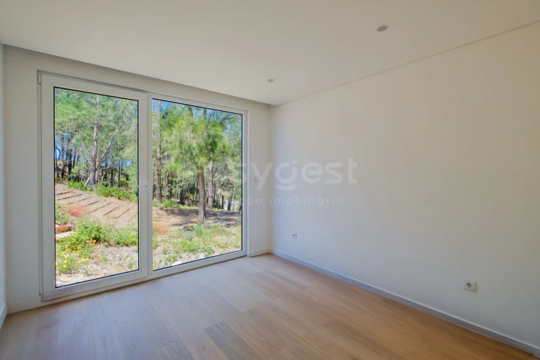 Moradia T4 para Venda em Santa Maria, São Pedro e Matacães Foto 8