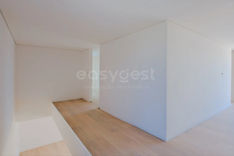 Moradia T4 para Venda em Santa Maria, São Pedro e Matacães Foto 12