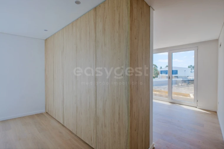 Moradia T4 para Venda em Santa Maria, São Pedro e Matacães Foto 13