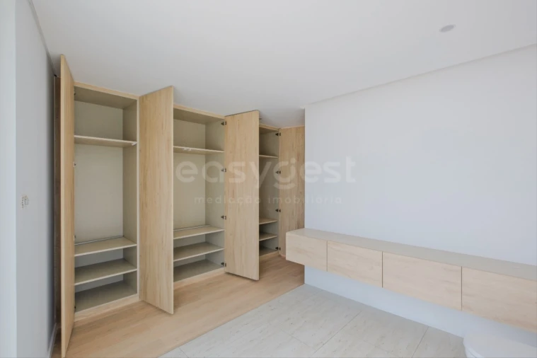 Moradia T4 para Venda em Santa Maria, São Pedro e Matacães Foto 18