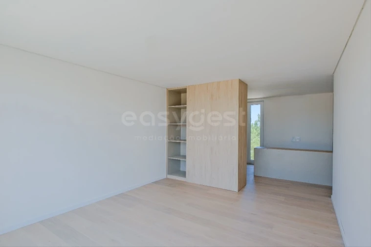 Moradia T4 para Venda em Santa Maria, São Pedro e Matacães Foto 26