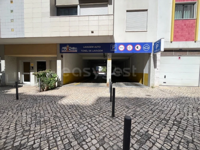 Garagem para Arrendamento em São Domingos de Benfica Foto 5