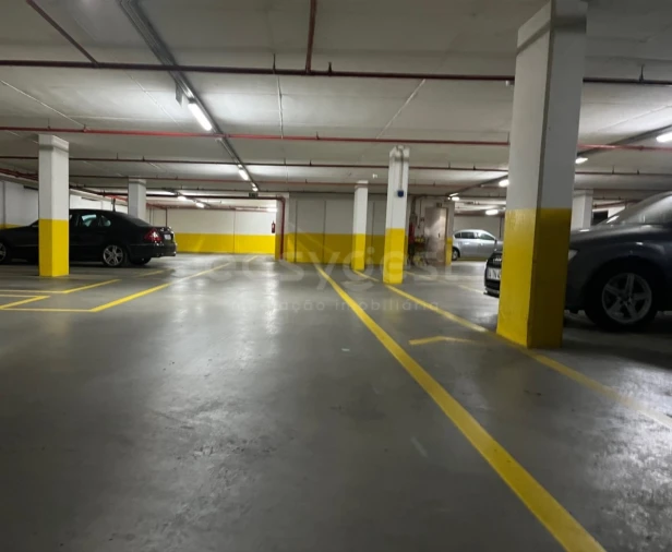 Garagem para Arrendamento em São Domingos de Benfica Foto 6