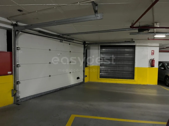 Garagem para Arrendamento em São Domingos de Benfica Foto 8