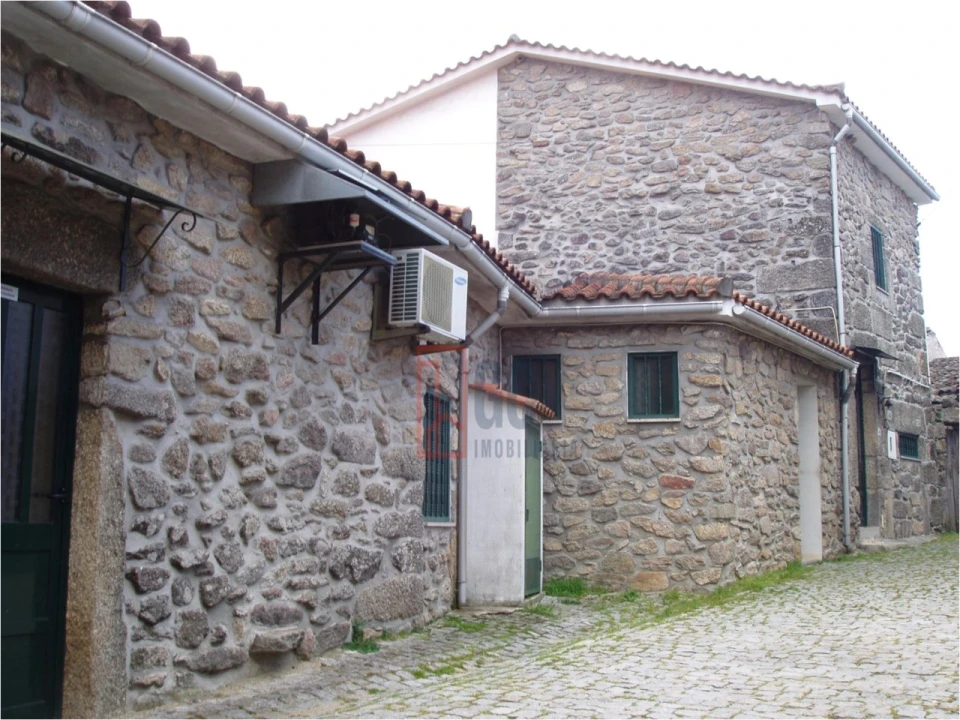 Prédio para Venda em Bouçoães Foto 1