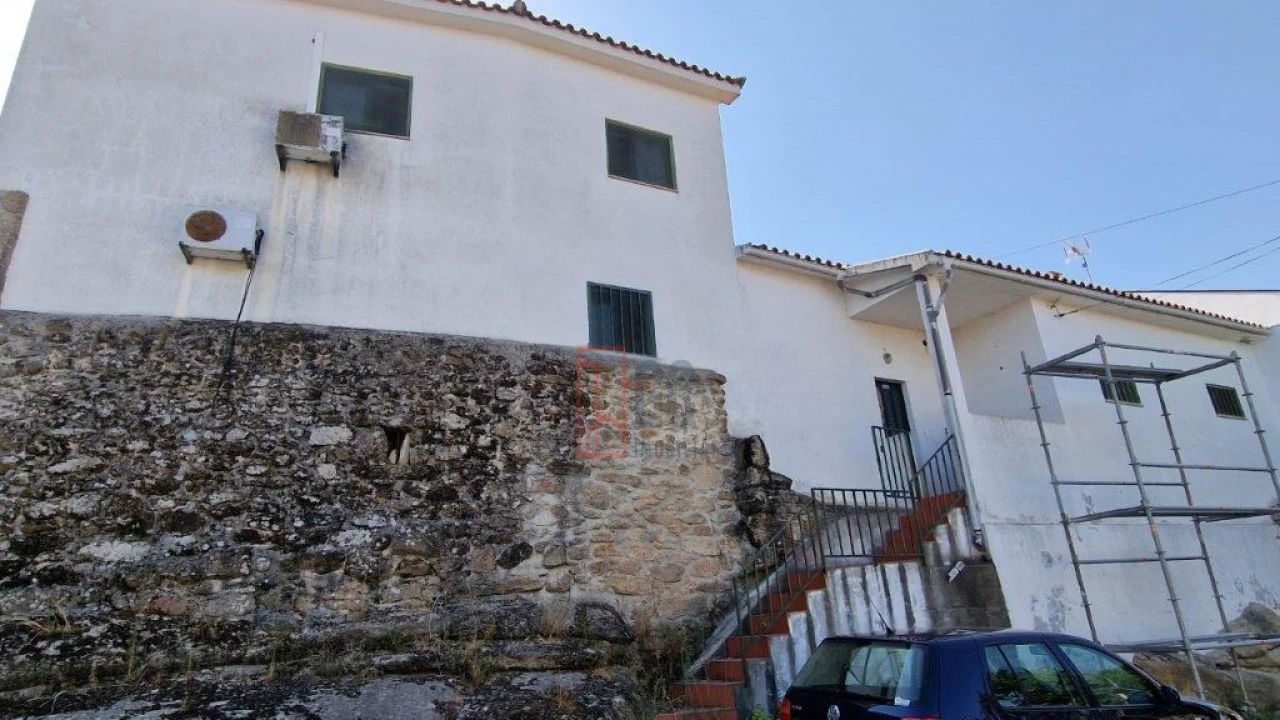 Prédio para Venda em Bouçoães Foto 4