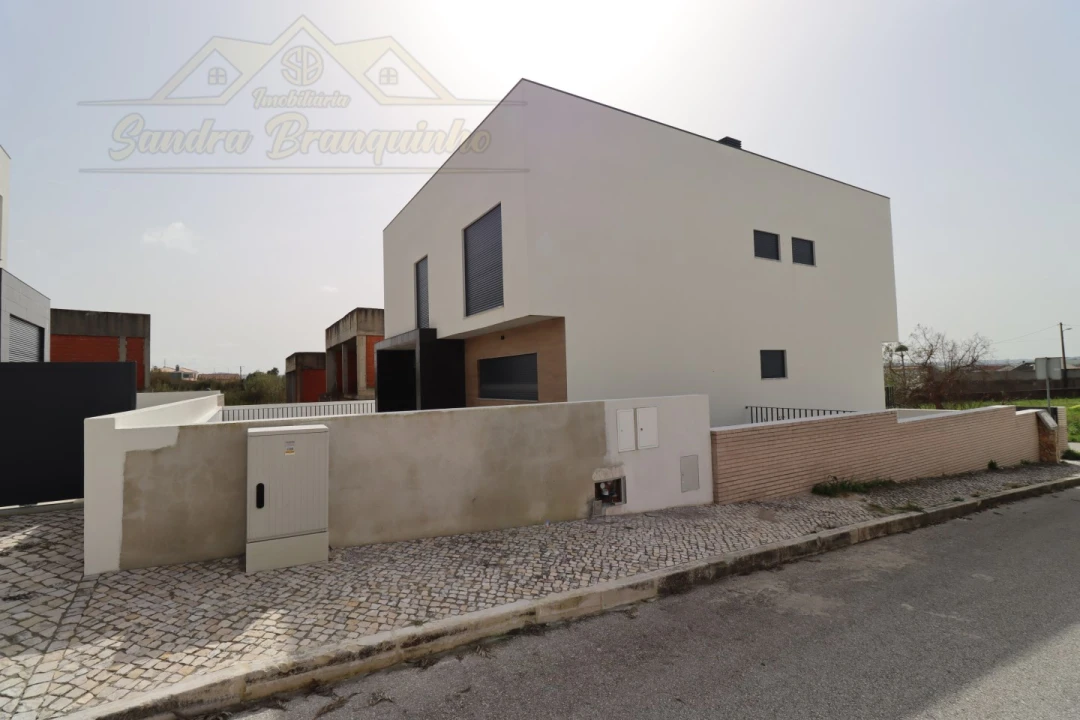 Moradia T5 para Venda em Ponte do Rol Foto 3