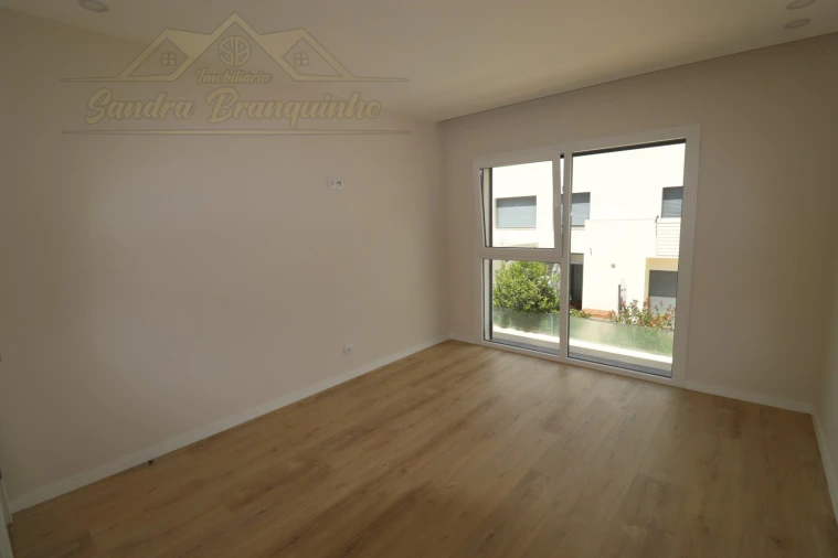 Moradia T5 para Venda em Ponte do Rol Foto 48