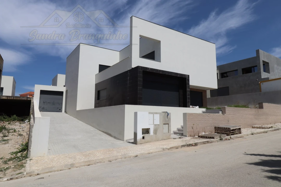 Moradia T5 para Venda em Ponte do Rol Foto 1