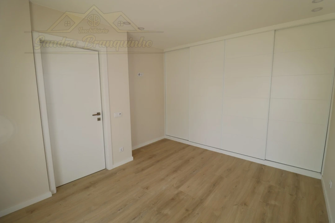 Moradia T5 para Venda em Ponte do Rol Foto 40