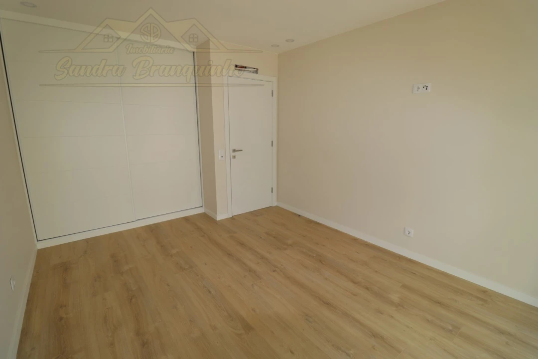 Moradia T5 para Venda em Ponte do Rol Foto 56