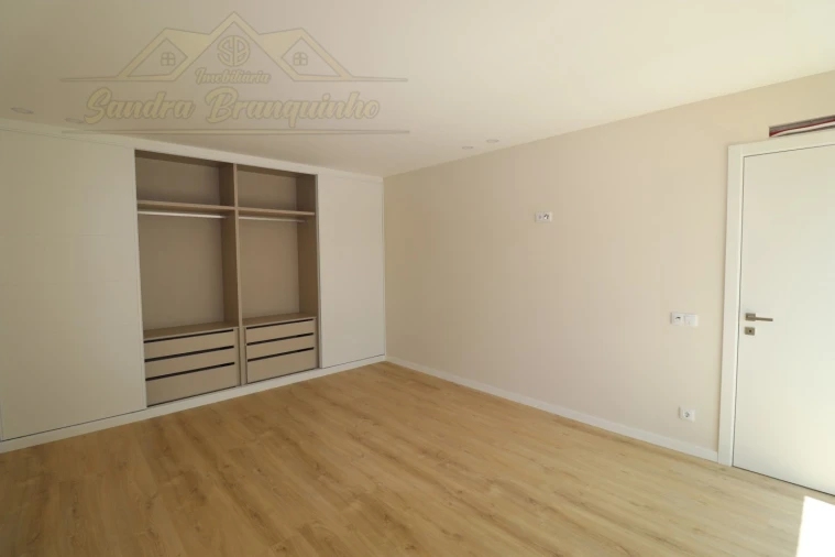 Moradia T5 para Venda em Ponte do Rol Foto 47