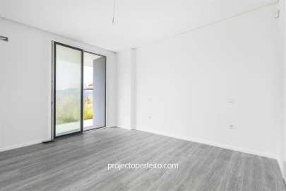 Moradia T4 para Venda em São Felix da Marinha