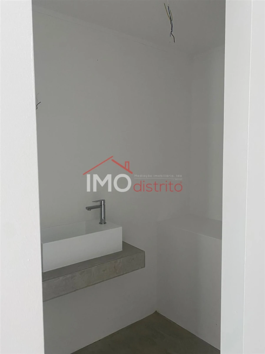 Moradia T1 para Venda em Santa Maria da Devesa Foto 8