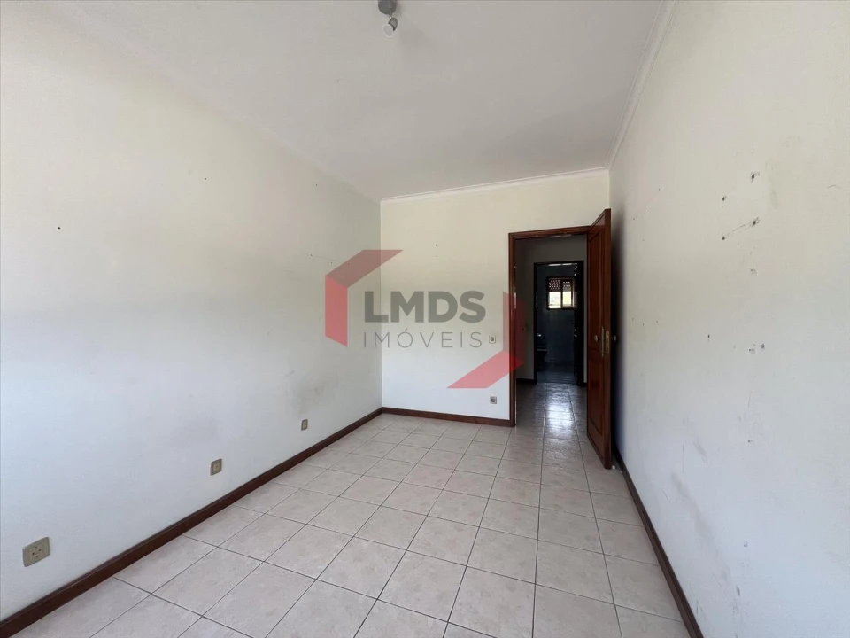 Apartamento T3 para Venda em Serzedo e Perosinho Foto 6