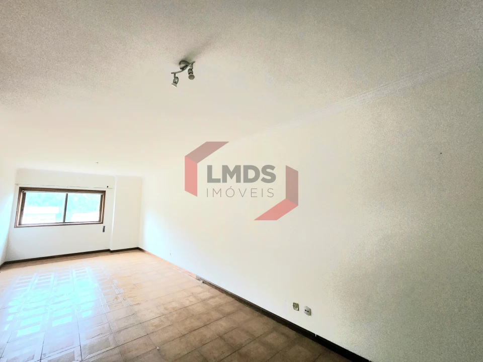 Apartamento T3 para Venda em Serzedo e Perosinho Foto 6