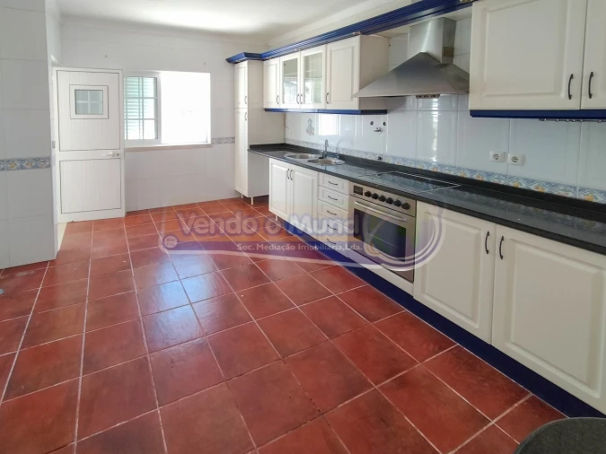 Moradia T4 para Venda em Barrosa Foto 2