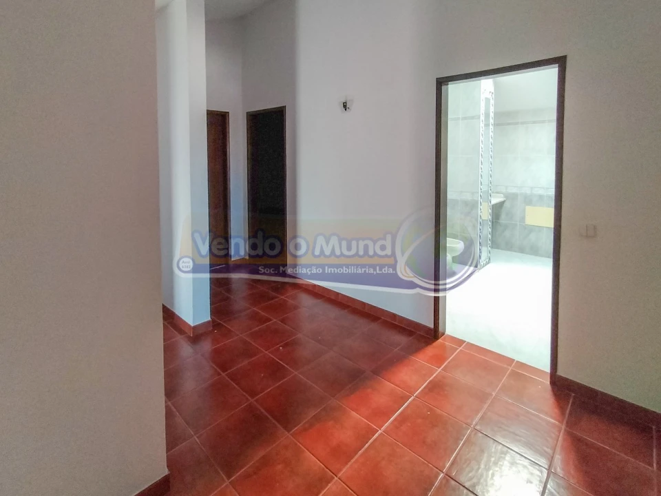 Moradia T4 para Venda em Barrosa Foto 13